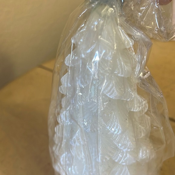 ✨ Christmas Tree Candle Wrapped in Plastic w/Bow White So detailed & beautiful - Picture 3 of 7